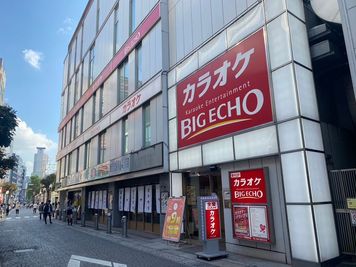 カラオケビッグエコー 千葉駅前本店 《4名利用》会議・打ち合わせ用ワークルームの入口の写真