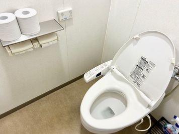 【男性用：個室×1、小便器×1】 - TIME SHARING 飯田橋 第一勧銀稲垣ビル 2Aの設備の写真