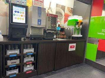 カラオケビッグエコー 梅田中央店 《5～8名用》会議・打ち合わせ用ルーム【サイズM】の設備の写真