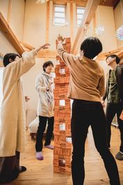 巨大ジェンガ - コモリエ ヌーア（ komolier NUA ） （6名様プラン）「森リビング」の室内の写真