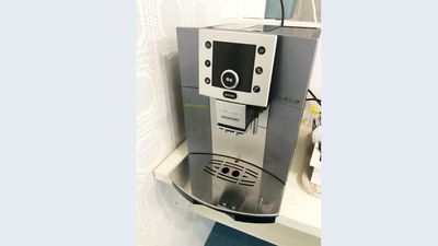 ドリップコーヒーメーカー有。ご利用時にお水を入れてご利用ください。（※豆は定期的に入れ替えをしています） - アズスタイル_半蔵門 【アズスタイル_03】キッチン付スペースの設備の写真