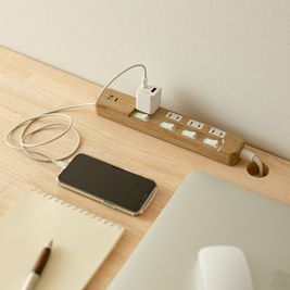 携帯の充電やパソコン、カメラなども繋ぎ放題の電源タップとインクジェットプリンター - レンタルスペース doué / どうえ コワーキングスペース#Aの設備の写真