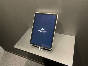 こちらのiPadより「Order Design Studio 株式会社」を選択してください。すぐにスタッフが参ります。 - Order Photo Studio HIGASHIGINZA 東銀座徒歩5分！OPS東銀座Aスタジオの入口の写真