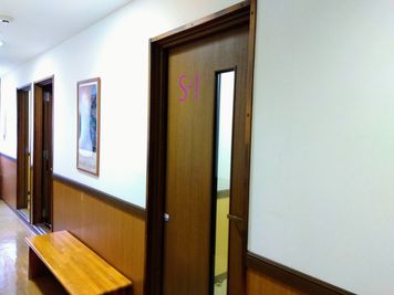 部屋入口 - ヤマハミュージックジャパン　西新潟総合センター グランドピアノ&エレクトーン防音部屋 S-1の入口の写真