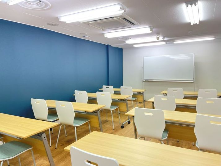 スクール形式にした場合 - アットビジネスセンターサテライト渋谷宇田川 404号室（セミナールーム・ミーティングスペース）の室内の写真