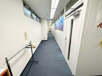 【会議室は3つ目の扉になります】 - 【閉店】TIME SHARING 新大塚 音羽ビル 【閉店】3Fの入口の写真