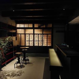 MARUEI 昭和レトロなカフェ＆ＢＡＲスペース・周辺にはホテル多数二条城北！の室内の写真
