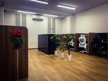 3Fワークスペース - CoWorks24佐世保店 3F-多目的スペース（定員６名）の室内の写真