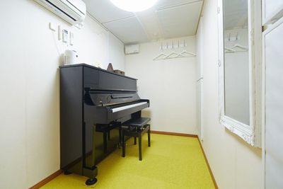 各防音室にはエアコン有り - パンテサロン【無料WIFI】 防音室２部屋【駅前１分】ピアノ２台（各部屋１台）の設備の写真