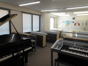 茨木センター グランドピアノ・エレクトーン防音部屋　Room８の室内の写真