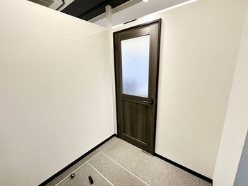 【鍵はかかっておりませんのでそのままご入室ください】 - TIME SHARING 神谷町 32芝公園ビル 【閉店】Room Bの入口の写真