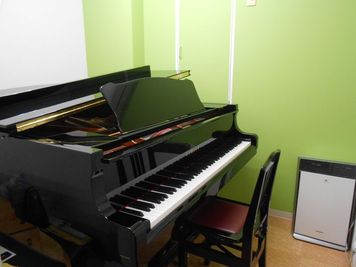 ヤマハミュージック直営教室！グランドピアノが弾けるお部屋 - 茨木センター