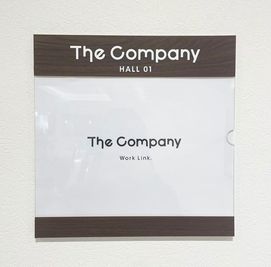 こ希望の催事名にて無料案内板を作成いたします。 - The CompanyHALL（ザ・カンパニーホール） The CompanyHALL（貸し会議室・HALL1）の設備の写真