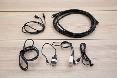 コード類（HDMI、USBC⇄HDMI、各種充電ケーブル） - リモートベース大須の設備の写真