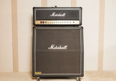 Marshall 1960A 4X12 キャビネット 
Marshall DSL100H 真空管アンプ ヘッド - 港区芝浦・海岸エリアの音楽スタジオ/撮影スタジオ 港区のレンタルスペースi'llfeel｜芝浦海岸店の室内の写真