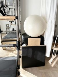 「バランスボール　55ｍ」
 - SHIBUYA Pilates studio２【Bスペース】 渋谷で一番安い　最高品質な”マシン”ピラティスのスタジオの設備の写真