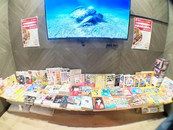 施設内では、「半額の本屋さん」開催中！全部の新品本が半額なんです。ご利用者様もご購入可能♪ - なまけものカフェ （全棟貸切）簡易キッチン付きレンタルスペースのその他の写真