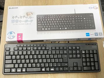 静音キーボードです。ご利用の際は、カウンタースタッフにお声がけください。 - relark大宮 【電話・WEB会議不可】ブース席（18：00～23：00）の設備の写真