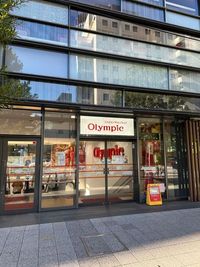 当スタジオから徒歩２分でスーパーマーケットのOlympicさんがありますのでお買い物にも便利です。 - DEAR淡路町 🎉推し活を応援💝PremiumSuiteStudio🎀の室内の写真