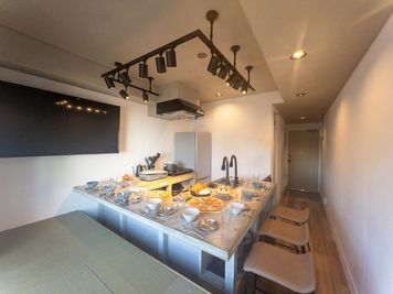 リノスぺkitchen新宿三丁目 《人数変動料金制》リノスぺkitchen新宿三丁目【最大10名】の室内の写真