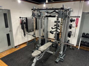 オールインスミスマシン - private gym &H プライベートレンタルジムの室内の写真