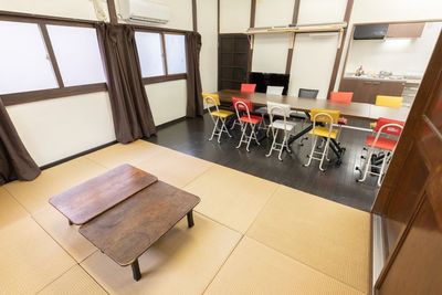 奥から見たイメージ。 - 寺子屋大吉 広々２階‼️和室付き18畳のアンティーク洋室の室内の写真