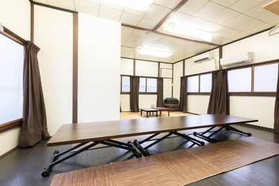 広々とした18畳の全景。 - 寺子屋大吉 広々２階‼️和室付き18畳のアンティーク洋室の室内の写真