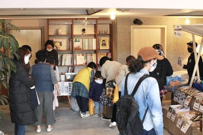 屋台を並べてマルシェを開催した時の様子 - PLAY BALL! CAFE 1階フロア（カウンターを除く）のその他の写真