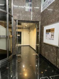 JK Studio 三宮 ウエストモンドビルB1 【緊急値下げ❗1500 -> 777円】セミナー会議室の入口の写真