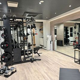 大型鏡・ウォーターサーバー - PrivateGym LIVRIGH(リブリッジ) レンタルジムの設備の写真