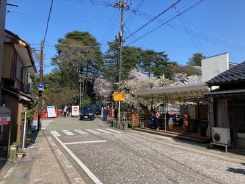 高岡大仏前から高岡古城公園に向かって赤い橋の手前でお堀沿いに左折します。 - レンタルスペース本丸 多目的スペースのその他の写真