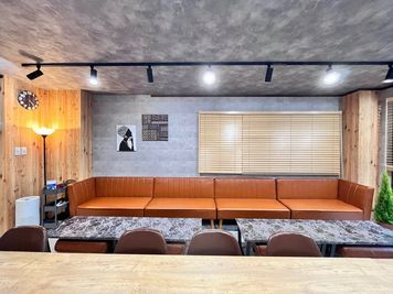 ２人掛けソファとローテーブル（４台） - Grand Salon 丸の内（鹿島ビル内） グランサロン丸の内の室内の写真