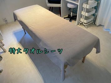 【特大タオルシーツ】110×220㎝　施術ベッドを覆うことができる大きさです。 - 【三軒茶屋レンタルサロンBLOOM】渋谷2駅4分/静かな完全個室 レンタルサロンの設備の写真