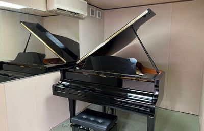 名古屋駅近辺では数少ない格安防音室。グランドピアノの種類はYAMAHAG2です。 - レンタルスペースALBE