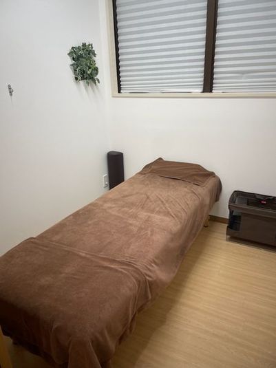 ベッドの高さは用途に合わせて
変更できます - SELFSALON レンタルサロンの室内の写真