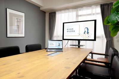 モニターも無料でご利用いただけます。 - 〈M's OFFICE梅田〉 M's OFFICEの室内の写真