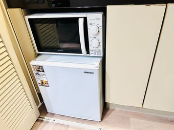 冷蔵庫(冷凍機能なし)・電子レンジもございます。
 - 〈M's OFFICE梅田〉 M's OFFICEの設備の写真