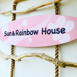 Sun & Rainbow Houseの入口の写真