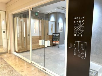 基町クレドSYNC HUB内設置
 - 【2ndBase_基町】 完全個室ブース（定員1名）【パセーラ２F_No.2】の入口の写真