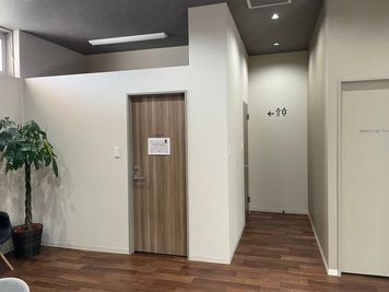 Connected Studio i/HUB 富士宮駅から徒歩1分【20名】の室内の写真