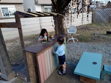 庭の東屋の下におままごとお店屋さんカウンターを作りました♪ - 八王子中野上町古民家 八王子中野上町古民家1棟貸し/駐車スペース有/台所有/広い庭有のその他の写真