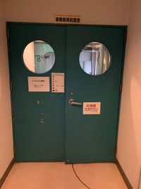 二重の防音ドアで安心して大音量のライブも可能です。 - ヤマハウイング北勢堂ビル内 多目的スペース　ホールの室内の写真