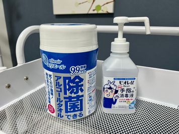 ウェットティッシュとアルコールスプレーをご用意しています。 - iRoDoRi 三鷹店 レンタルサロンの設備の写真