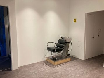 バックシャンプー（共用） - 大名Fビル SALON GALLERY F（BARBER ROOM）の設備の写真