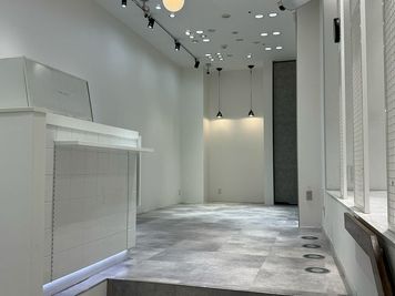 2F店内 - 小田急新宿ミロード ZeroBase Labs 新宿の室内の写真