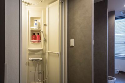 シャワー室：4室
シャンプー・トリートメント・ボディーソープ：各４つ - jabv fitness boxing gym  鏡つきレンタルスペース（36㎡）の設備の写真