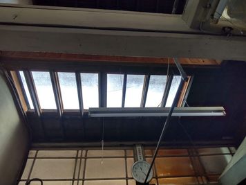 明り取りの天窓 - 飯能二八番スタジオ １階プラン ｜ 食堂と調理場の室内の写真