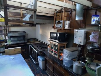 飯能二八番スタジオ １階プラン ｜ 食堂と調理場の室内の写真