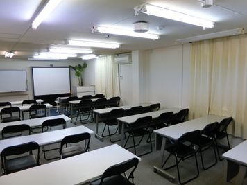 淀屋橋セミナーセンター 28人貸会議室5階505号室の入口の写真