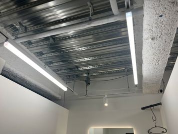 照明 - frelance lab OMOTESANDO 個室レンタルサロン・レンタルスペース　Aブースの室内の写真